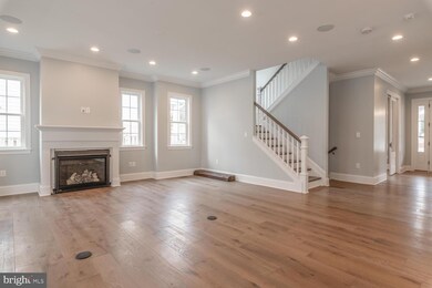 1208 Trinity Dr, Alexandria, VA 22314 - photo 4