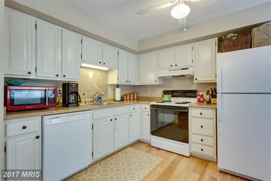 8132 Willowdale Ct, Springfield, VA 22153 - photo 6