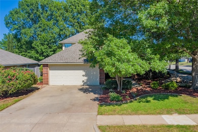 471 Caviness Dr, Grapevine, TX 76051 - photo 2