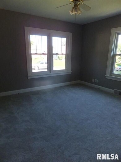2105 N Myrtle St, Davenport, IA 52804 - photo 4