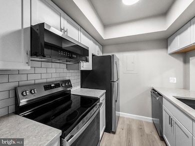 18304 Streamside Dr unit 301, Gaithersburg, MD 20879 - photo 4