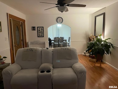 302 2nd St, Carmi, IL 62821 - photo 7