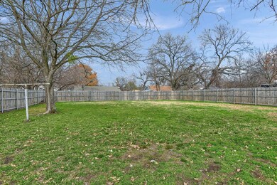1417 E Garnett St, Gainesville, TX 76240 - photo 4
