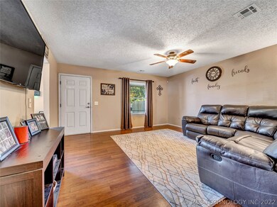 706 E 6th St, Claremore, OK 74017 - photo 5