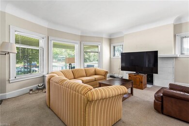 Bottom unit living room