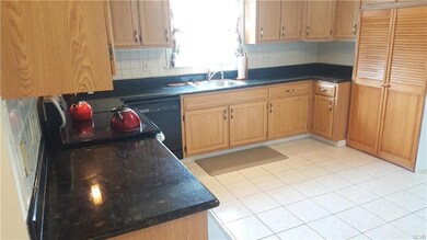 5060 Buss Dr, Emmaus, PA 18049 - photo 3