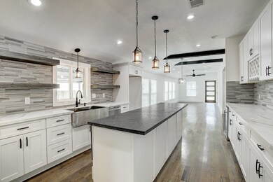 714 Barkley St, Houston, TX 77022 - photo 2