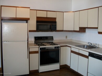 633 Mckinley St unit 101, Hazleton, PA 18201 - photo 3