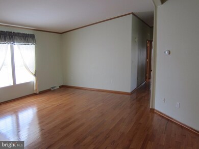 8 Adams Dr, Royersford, PA 19468 - photo 6