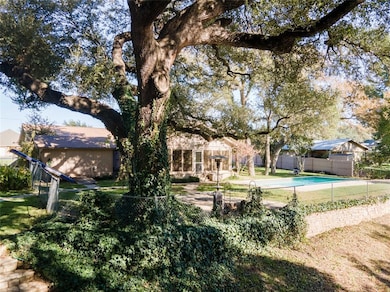 205 Granada Calle St, Granbury, TX 76049 - photo 5