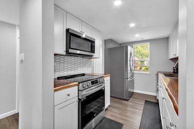 1030 Galliton Ct unit B, Columbus, OH 43220 - photo 2