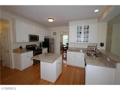 Kitchen - Kitchen with granite countertop, center 