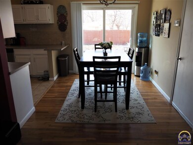 3005 SW Arnold Ave, Topeka, KS 66614 - photo 5