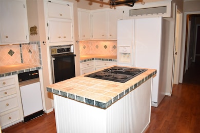 2011 Marguerite St, Bay City, TX 77414 - photo 7