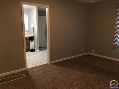 905 SW Watson Ave, Topeka, KS 66606 - photo 6
