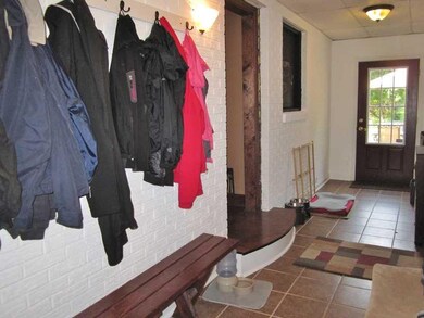 Entry/Foyer.