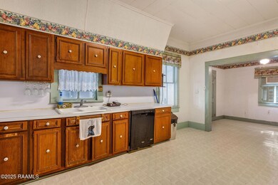 220 S Vivian Ave, Eunice, LA 70535 - photo 3