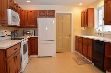 21 Baldwin Ln, Amherst, MA 01002 - photo 5