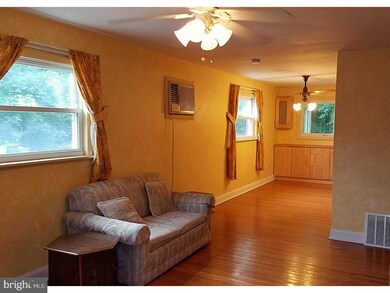 1821 Cricket Ln, Folcroft, PA 19032 - photo 4