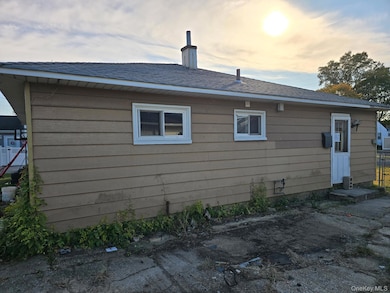 2419 Cedar St, Seaford, NY 11783 - photo 2