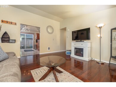 209 E North St, Newberg, OR 97132 - photo 7