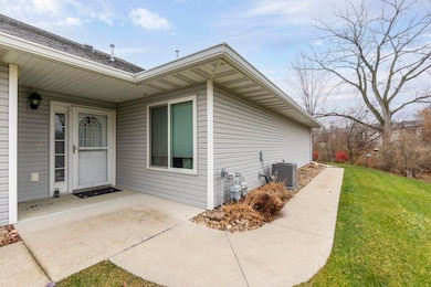 4210 Legacy Ln unit 4, Cedar Falls, IA 50613 - photo 3