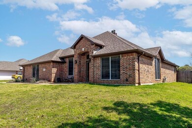 127 Chrissa Dr, Pottsboro, TX 75076 - photo 2