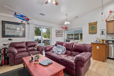 207 Madrone St, Rogue River, OR 97537 - photo 3