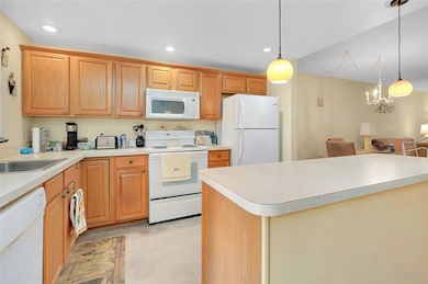 2260 Stickney Point Rd unit 303, Sarasota, FL 34231 - photo 5