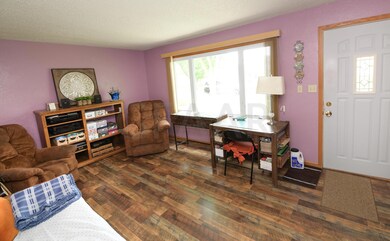 1427 S 19th St, Grand Forks, ND 58201 - photo 2