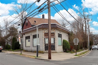 100 Steamboat Rd, Great Neck, NY 11024 - photo 2