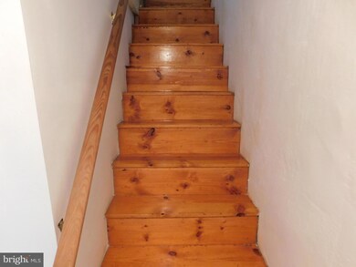 6816 Clover Ln, Upper Darby, PA 19082 - photo 7