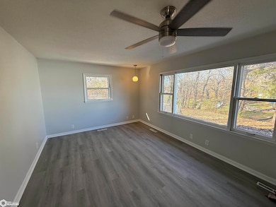 1907 Racine Ave, Burlington, IA 52601 - photo 3