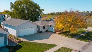 4041 Mark Dr, Waterloo, IA 50701 - photo 3