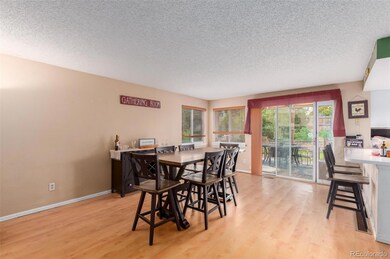 Another family room kitchen eating area