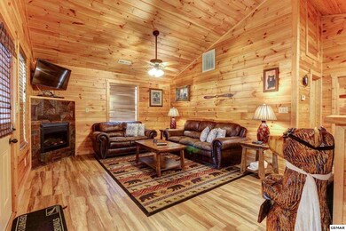 938 Mcmakin Way, Pigeon Forge, TN 37863 - photo 2