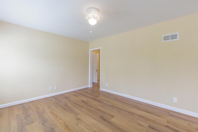 129 N Moore HD-12