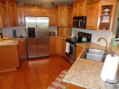 4524 SW Misty Harbor Dr, Topeka, KS 66610 - photo 6