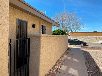 10640 Cuatro Vistas Dr unit B, El Paso, TX 79935 - photo 2