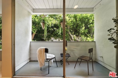 429 N Oakhurst Dr unit 203, Beverly Hills, CA 90210 - photo 5