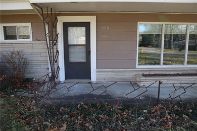 808 Hickory Hill Dr, Effingham, IL 62401 - photo 3