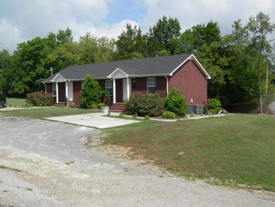 10471 Morton St, Shelbyville, TN 37160 - photo 2