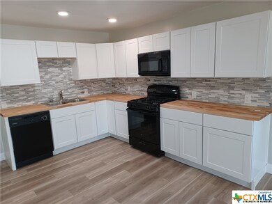 209 Aspen St, Bruceville, TX 76630 - photo 4