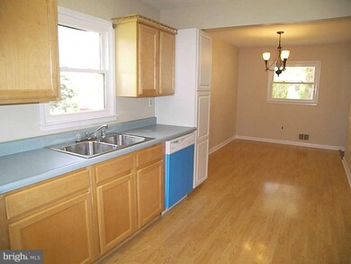 123 Lambert Dr, Manassas Park, VA 20111 - photo 7