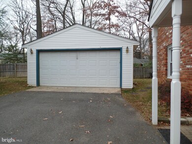 2424 Chestnut St, Falls Church, VA 22043 - photo 2