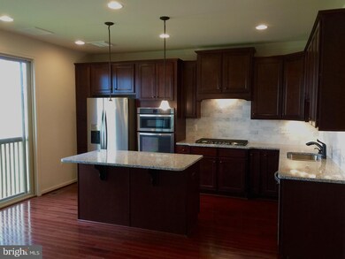 6677 Bartrams Forest Ln, Haymarket, VA 20169 - photo 2