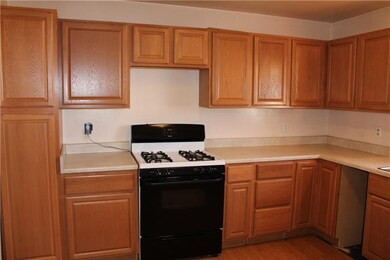 Newer, well maintained cabinets are a waiting for 