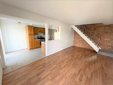 173 Emil Ct unit B, Bartlett, IL 60103 - photo 3