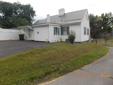 721 Gateway Dr, Pulaski, VA 24301 - photo 3