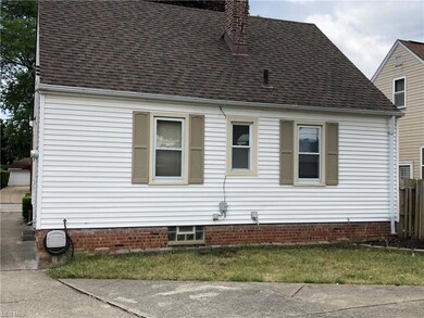 8503 Deerfield Dr, Parma, OH 44129-4338 - This house has vinyl siding and a dimensional shingle roof.